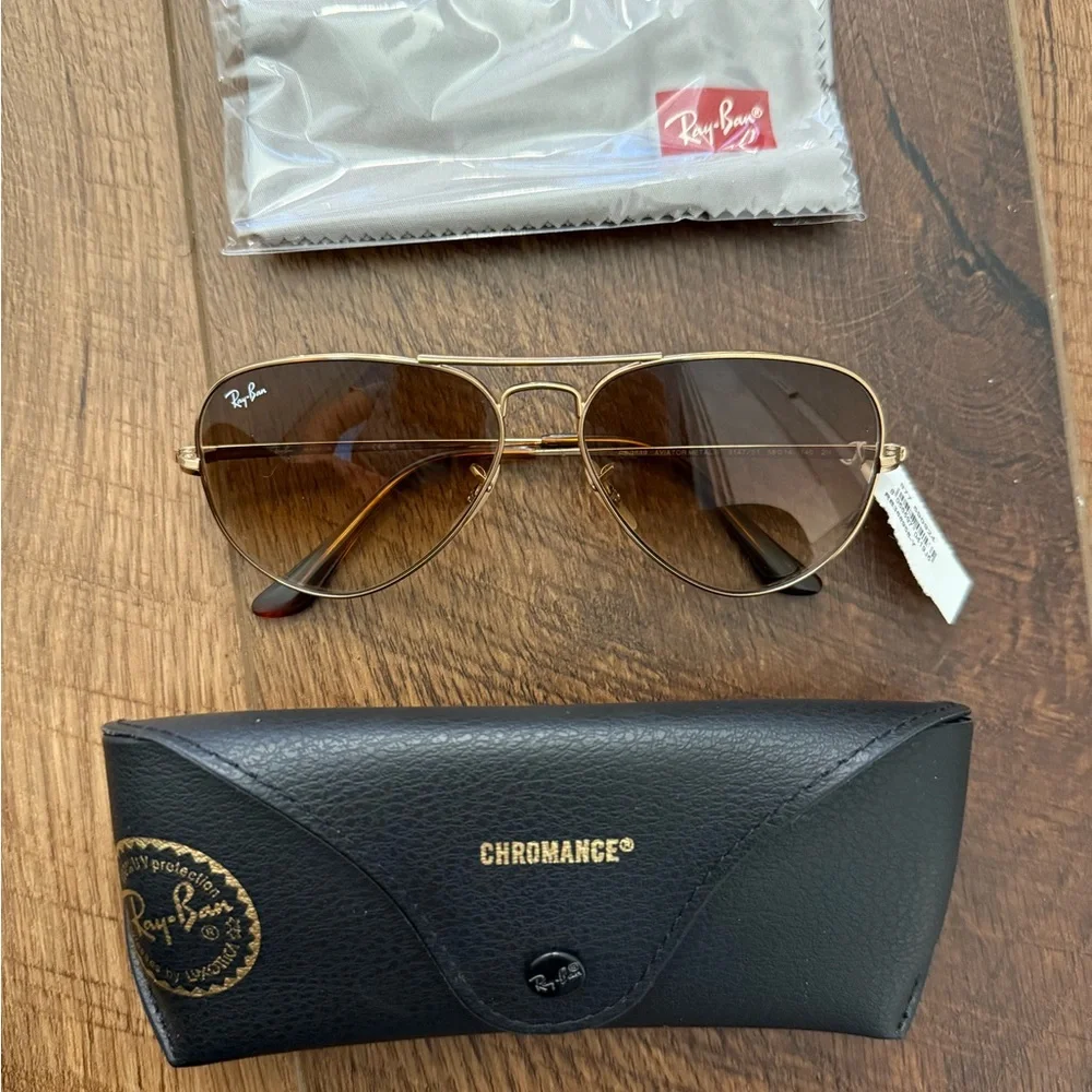Ray-Ban Gold Aviator Sunglasses with Silver-Brown Lenses - Picture 1 of 3